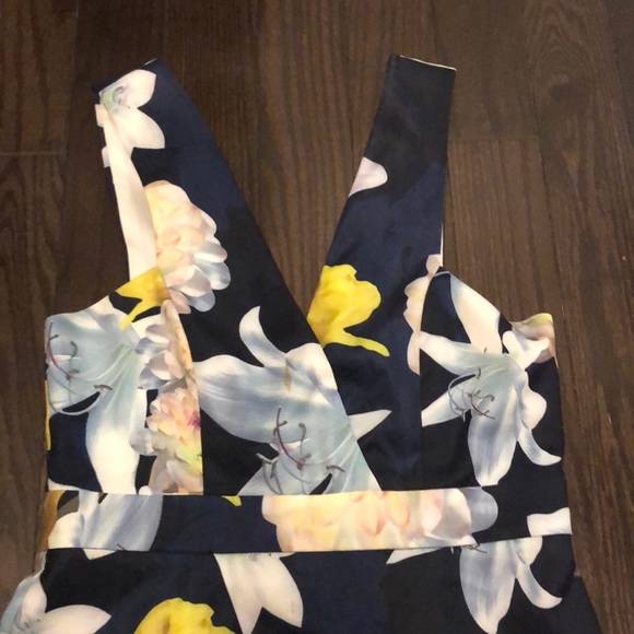 Lulu’s cocktail dress - Picture 3 of 9